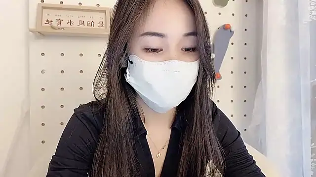 Snapshot of MIa59 chatting on 11-26-25, 12:32 MIa59 online show from 11-26-25, 12:32