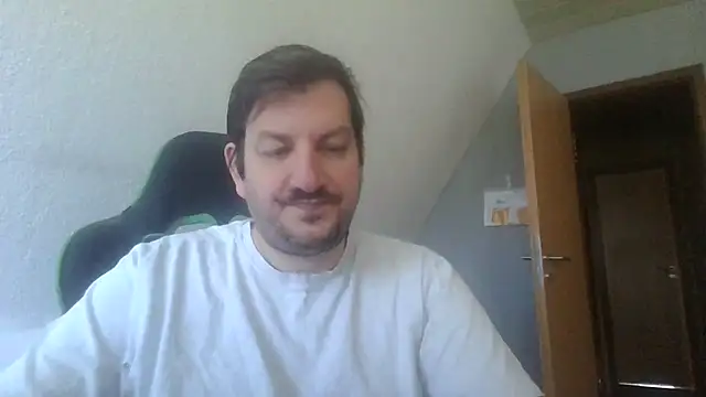 Snapshot of Golffahrer1982 chatting on 11-10-25, 11:15 Golffahrer1982 online show from 11-10-25, 11:15