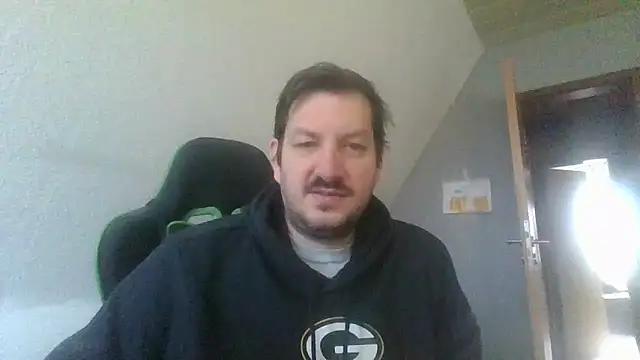 Snapshot of Golffahrer1982 chatting on 11-12-25, 09:24 Golffahrer1982 online show from 11-12-25, 09:24