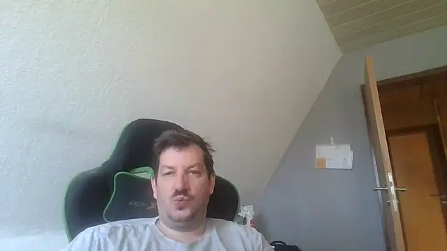 Snapshot of Golffahrer1982 chatting on 09-13-25, 10:15 Golffahrer1982 online show from 09-13-25, 10:15