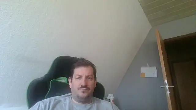 Snapshot of Golffahrer1982 chatting on 09-11-25, 10:04 Golffahrer1982 online show from 09-11-25, 10:04