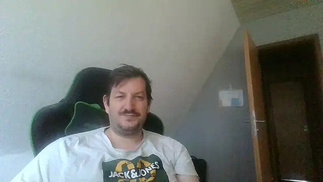 Snapshot of Golffahrer1982 chatting on 10-27-25, 11:33 Golffahrer1982 online show from 10-27-25, 11:33