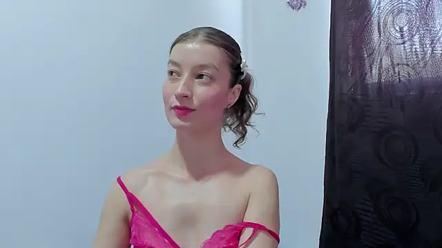 Snapshot of MiiaVolkova chatting on 09-17-25, 04:53 MiiaVolkova online show from 09-17-25, 04:53