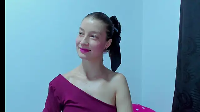 Snapshot of MiiaVolkova chatting on 10-03-25, 11:17 MiiaVolkova online show from 10-03-25, 11:17