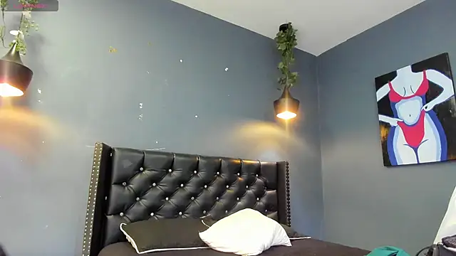 Snapshot of Sophiietaylor chatting on 09-23-25, 11:34 Sophiietaylor online show from 09-23-25, 11:34
