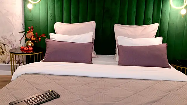 LilyRaisa online show from 11-08-25, 03:10