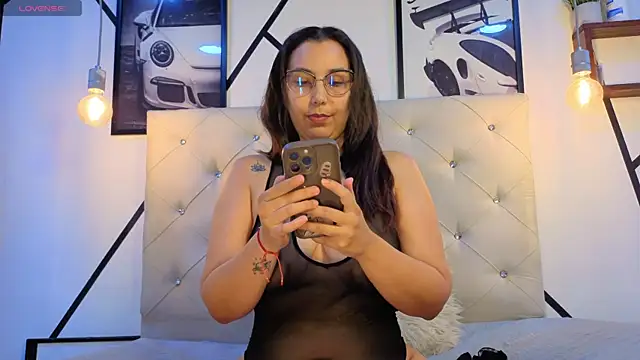 Snapshot of violetasimonz chatting on 06-03-26, 08:35 violetasimonz online show from 06-03-26, 08:35