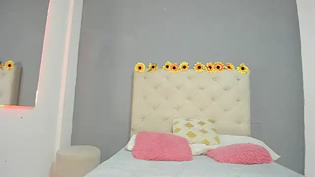 Snapshot of violetasimonz chatting on 02-10-25, 04:36 violetasimonz online show from 02-10-25, 04:36