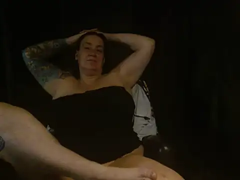 SimoneMoore online show from 12-23-25, 08:02