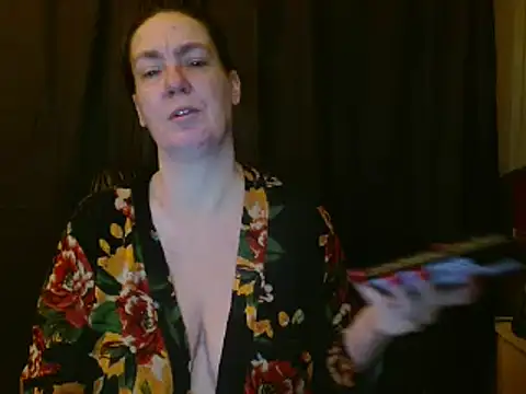 Snapshot of SimoneMoore chatting on 02-13-25, 11:06 SimoneMoore online show from 02-13-25, 11:06