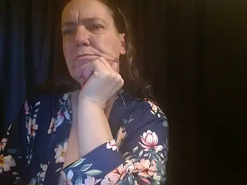 Snapshot of SimoneMoore chatting on 10-26-25, 07:14 SimoneMoore online show from 10-26-25, 07:14