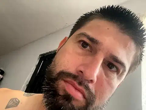 Snapshot of hotraillX chatting on 10-05-25, 04:42 hotraillX online show from 10-05-25, 04:42