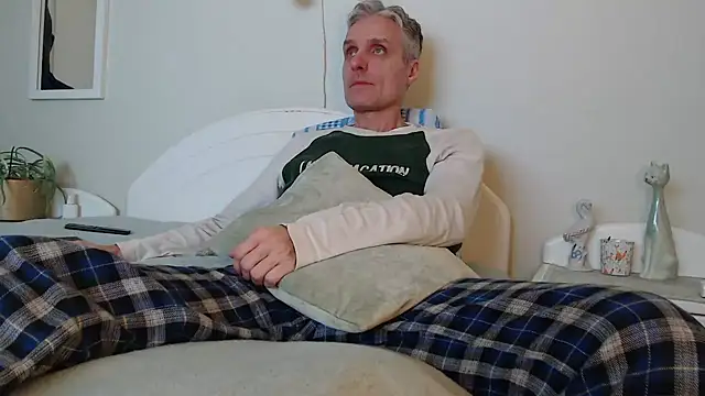 Snapshot of StrongBill chatting on 02-01-25, 03:28 StrongBill online show from 02-01-25, 03:28