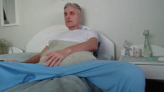 Snapshot of StrongBill chatting on 01-18-25, 02:23 StrongBill online show from 01-18-25, 02:23