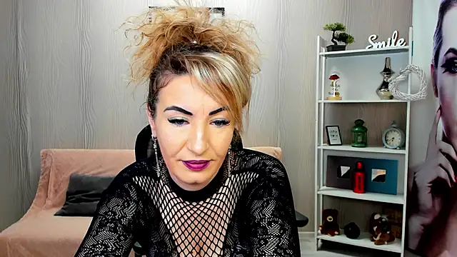 Snapshot of Cassandra_Hotty chatting on 03-04-25, 04:38 Cassandra Hotty online show from 03-04-25, 04:38