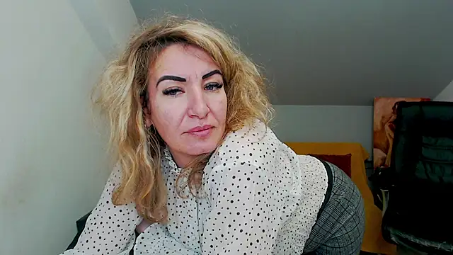 Snapshot of Cassandra_Hotty chatting on 02-24-25, 03:23 Cassandra Hotty online show from 02-24-25, 03:23