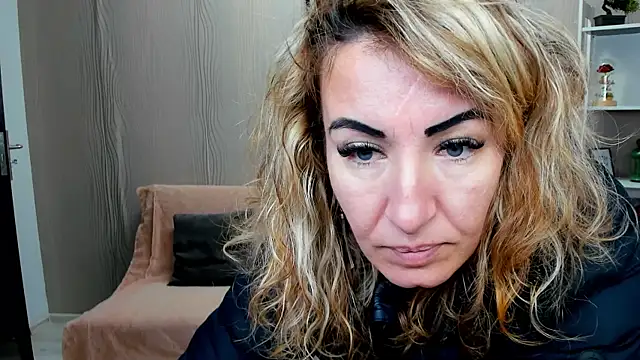Snapshot of Cassandra_Hotty chatting on 03-05-25, 03:51 Cassandra Hotty online show from 03-05-25, 03:51