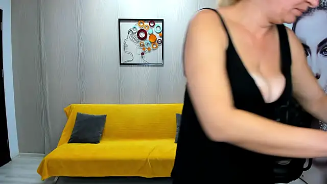 Snapshot of Cassandra_Hotty chatting on 09-29-25, 03:13 Cassandra Hotty online show from 09-29-25, 03:13