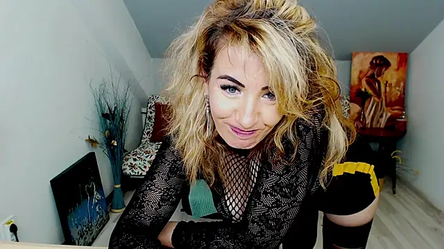 Snapshot of Cassandra_Hotty chatting on 02-28-25, 11:03 Cassandra Hotty online show from 02-28-25, 11:03
