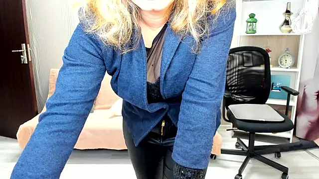 Snapshot of Cassandra_Hotty chatting on 03-13-25, 03:54 Cassandra Hotty online show from 03-13-25, 03:54