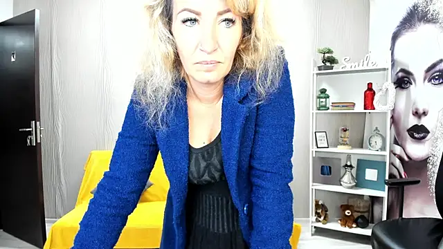 Snapshot of Cassandra_Hotty chatting on 10-01-25, 03:22 Cassandra Hotty online show from 10-01-25, 03:22