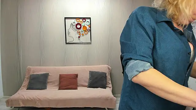 Cassandra Hotty online show from 04-01-26, 03:19