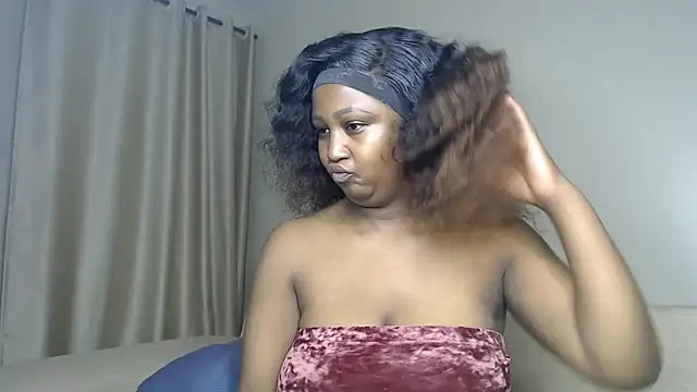 Snapshot of NIKKIE_LOVE chatting on 10-14-25, 01:50 NIKKIE LOVE online show from 10-14-25, 01:50