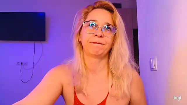 freyyamore1 online show from 04-05-26, 05:36