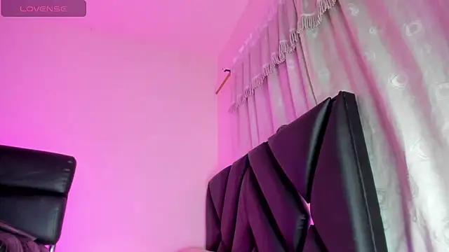 Snapshot of stephany_doll_ chatting on 10-23-25, 04:11 stephany doll online show from 10-23-25, 04:11