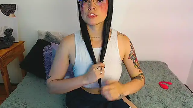 Snapshot of Isa_Maiden1 chatting on 10-11-25, 03:24 Isa Maiden1 online show from 10-11-25, 03:24