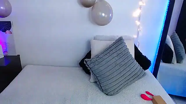 Isa Maiden1 online show from 03-13-26, 04:23