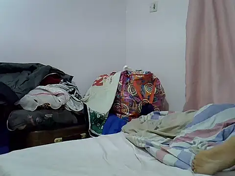 prettybeee online show from 04-12-26, 07:50