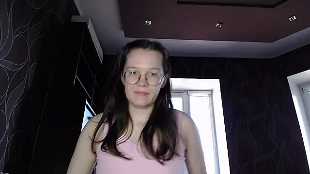 Snapshot of MiriamOr chatting on 03-21-25, 11:12 MiriamOr online show from 03-21-25, 11:12