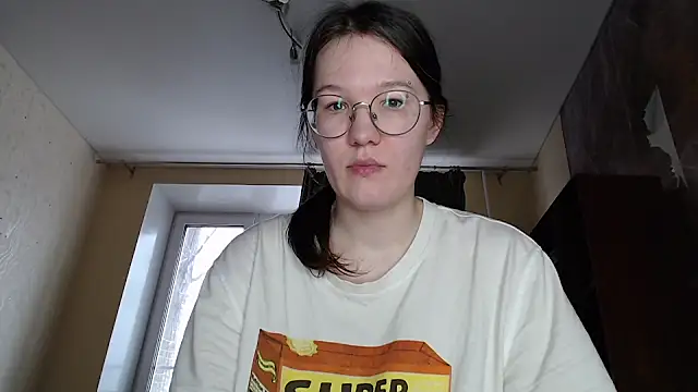 Snapshot of MiriamOr chatting on 01-27-25, 07:35 MiriamOr online show from 01-27-25, 07:35