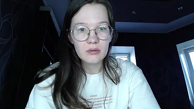 Snapshot of MiriamOr chatting on 03-21-25, 07:55 MiriamOr online show from 03-21-25, 07:55