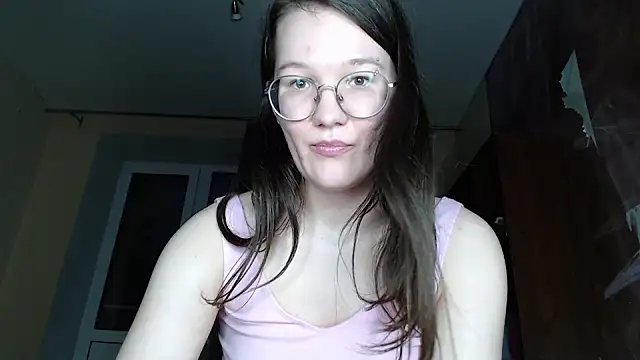 Snapshot of MiriamOr chatting on 02-10-25, 07:04 MiriamOr online show from 02-10-25, 07:04