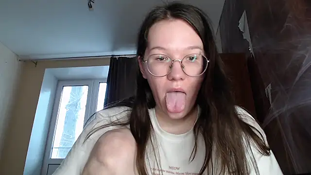 Snapshot of MiriamOr chatting on 01-20-25, 10:29 MiriamOr online show from 01-20-25, 10:29