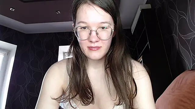Snapshot of MiriamOr chatting on 03-10-25, 11:45 MiriamOr online show from 03-10-25, 11:45