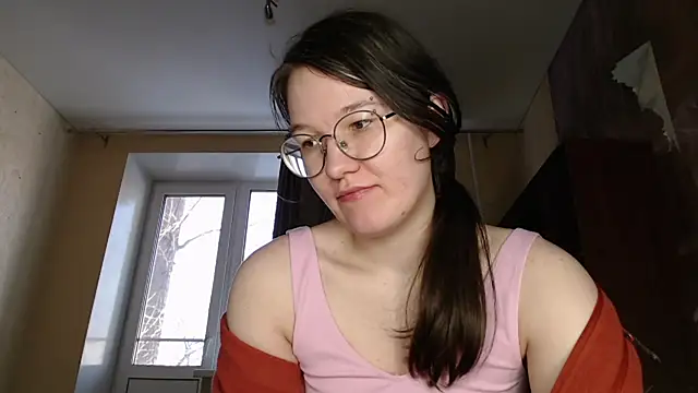 Snapshot of MiriamOr chatting on 02-20-25, 10:16 MiriamOr online show from 02-20-25, 10:16