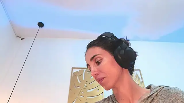 Nina Cavaali online show from 10-08-25, 06:19
