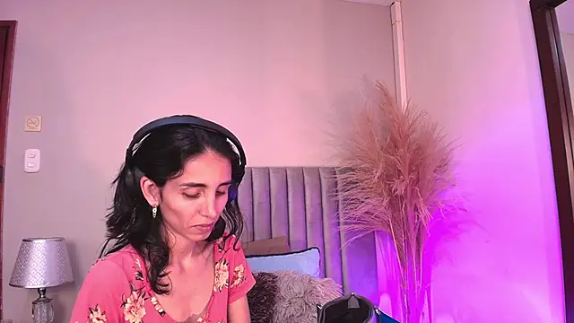 Nina Cavaali online show from 09-08-25, 06:18