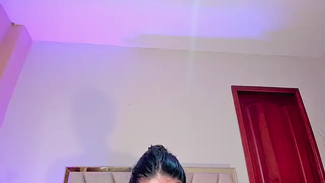 Nina Cavaali online show from 10-20-25, 06:41