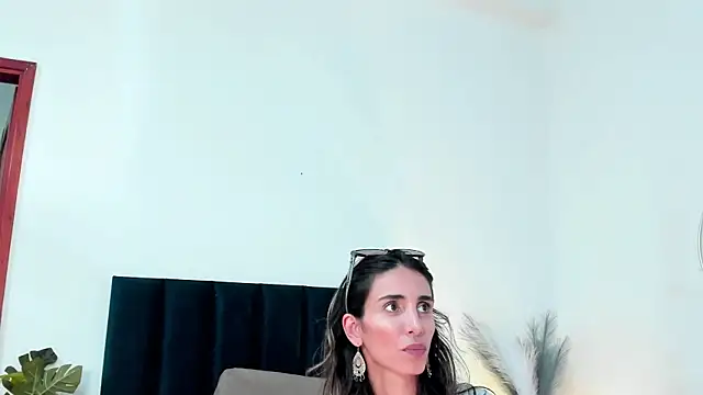 Nina Cavaali online show from 02-05-25, 06:15