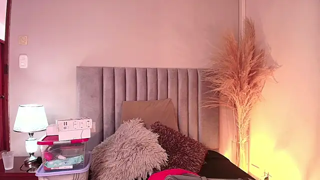 Nina Cavaali online show from 09-19-25, 06:23