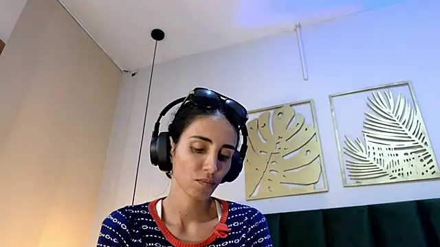 Nina Cavaali online show from 10-22-25, 06:07