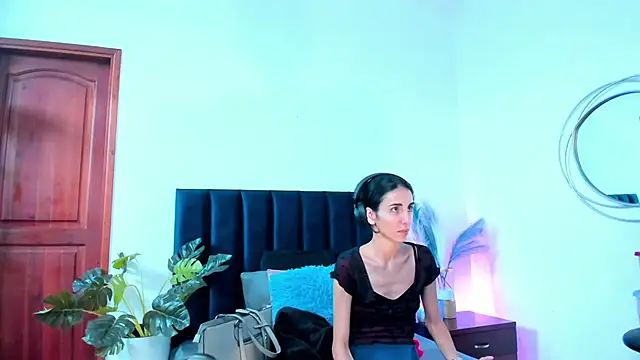 Nina Cavaali online show from 10-10-25, 06:20