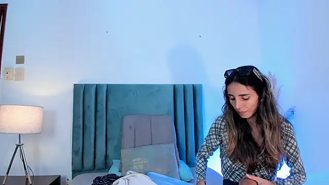 Nina Cavaali online show from 02-10-25, 06:03