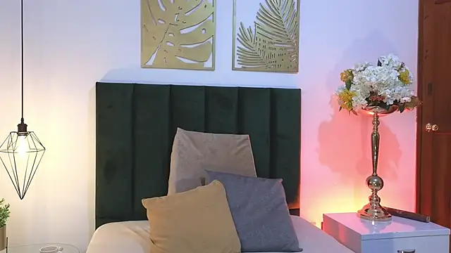 Nina Cavaali online show from 09-29-25, 02:34