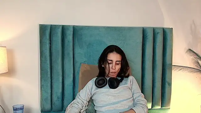 Nina Cavaali online show from 10-12-25, 04:30