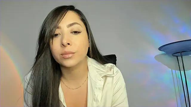 Snapshot of Mila__Paramo chatting on 09-30-25, 11:44 Mila Paramo online show from 09-30-25, 11:44